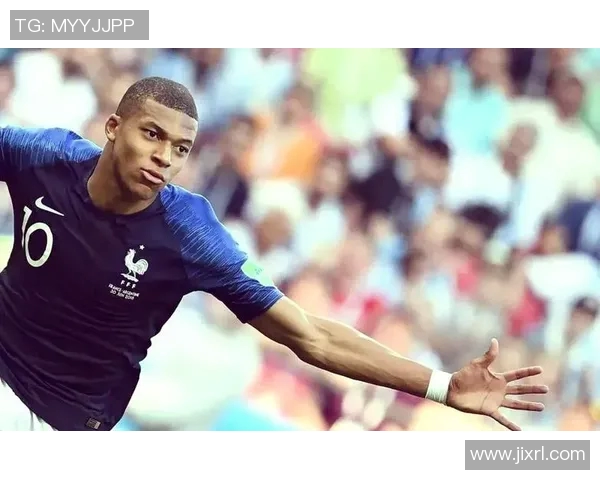 姆巴佩展现惊人速度超车对手轻松破门助球队夺得关键胜利